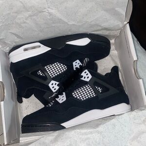 Air Jordan 4 Retro White Thunder